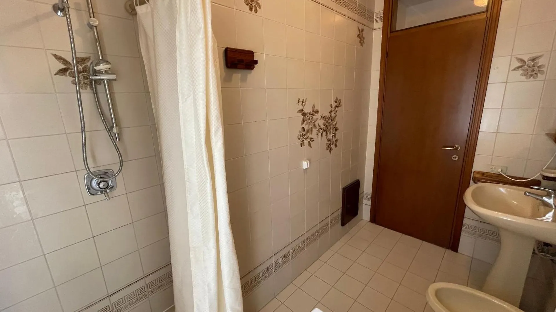Residence Triangolo Trilocale Con Terrazzo Vista Mare Parziale Caorle Italia